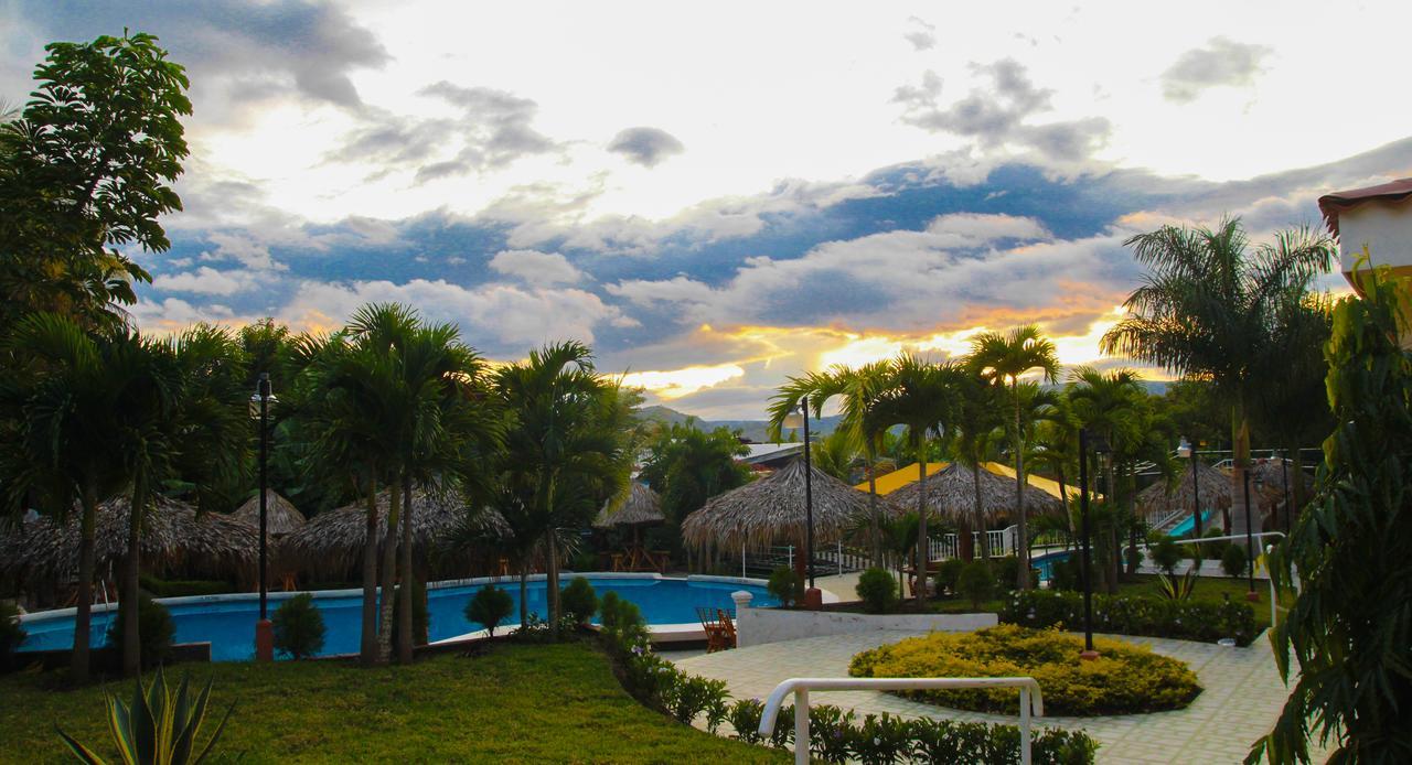 Apart Hotel Acuarious De Luis เอสเตลิ ภายนอก รูปภาพ