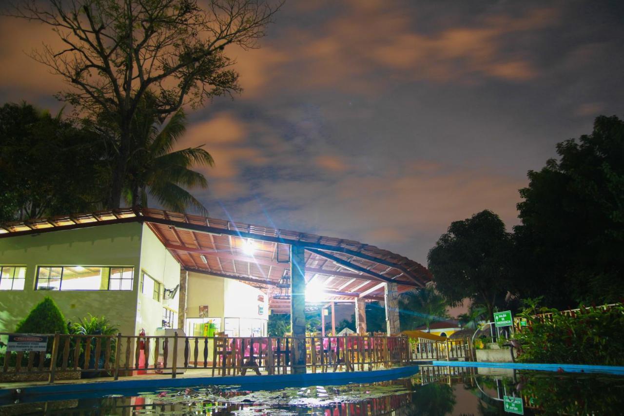 Apart Hotel Acuarious De Luis เอสเตลิ ภายนอก รูปภาพ